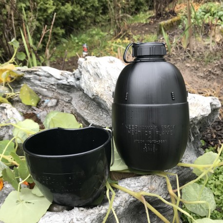 Фляга со стаканом M58 Pat. Англия. Чёрная.