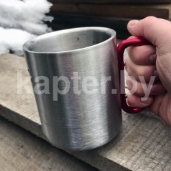 Металлическая кружка-нержавейка с ручкой-карабином.