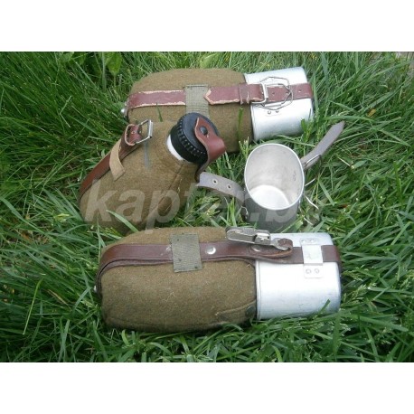 Фляга в чехле со стаканом армии Румынии, Олива. 